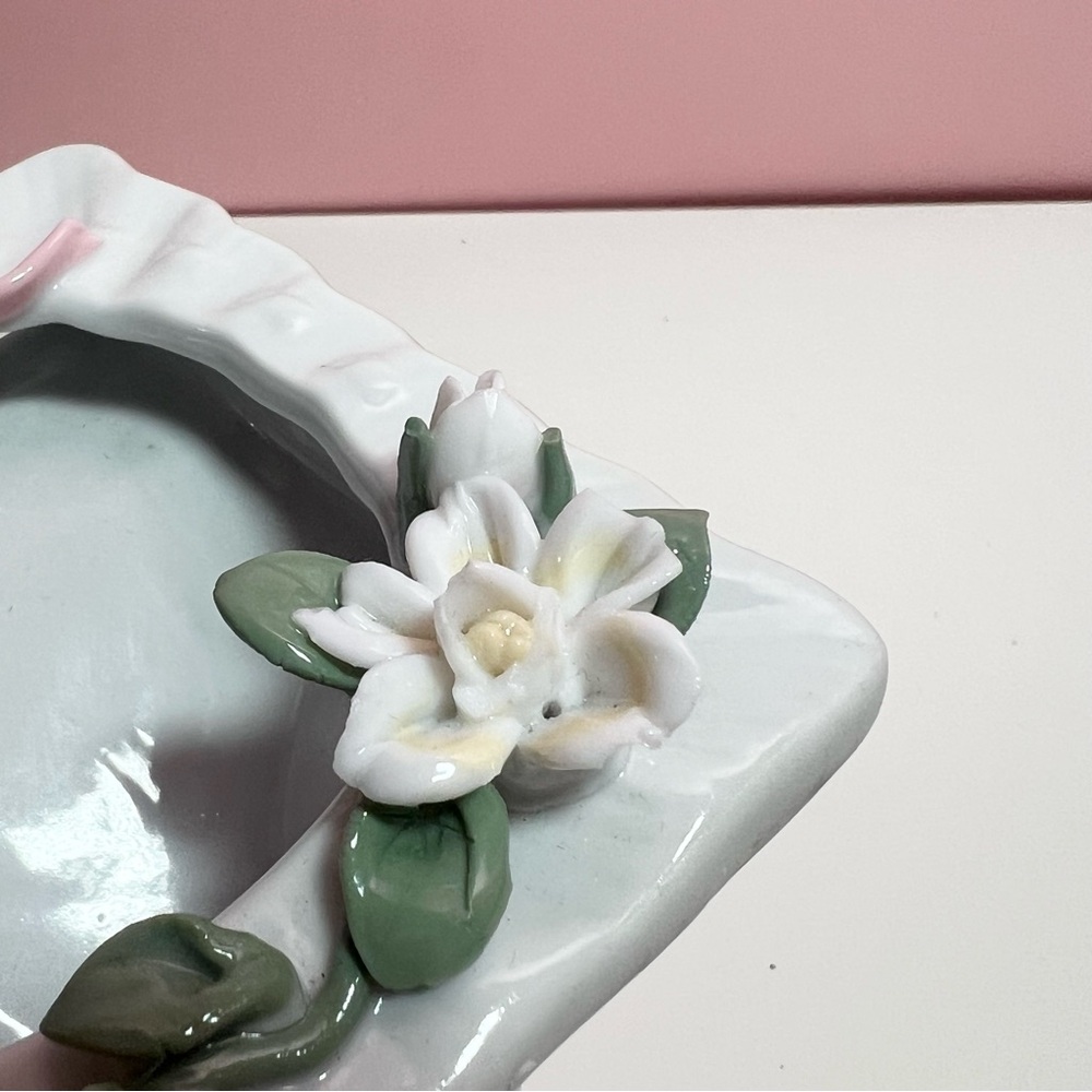 Vintage pastel floral rose picture frame with bow - Picture 2 of 4
